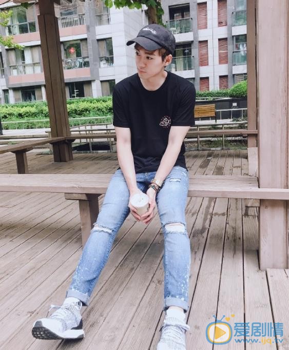 李唯枫穿搭写真 李唯枫高清写真_李唯枫高清剧照