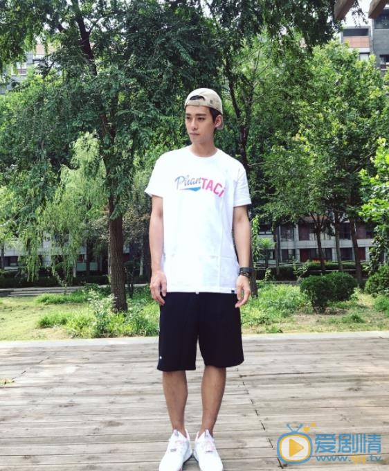 李唯枫穿搭写真 李唯枫高清写真_李唯枫高清剧照