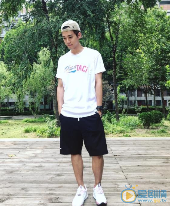 李唯枫穿搭写真 李唯枫高清写真_李唯枫高清剧照