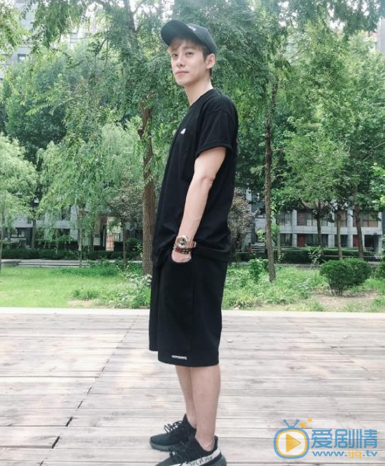 李唯枫穿搭写真 李唯枫高清写真_李唯枫高清剧照