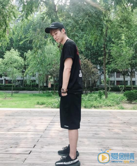 李唯枫穿搭写真 李唯枫高清写真_李唯枫高清剧照
