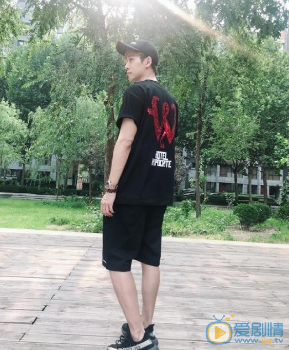 李唯枫穿搭写真 李唯枫高清写真_李唯枫高清剧照