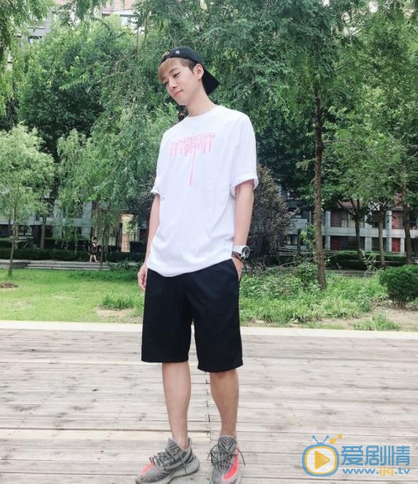 李唯枫穿搭写真 李唯枫高清写真_李唯枫高清剧照