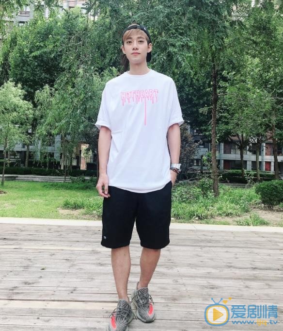 李唯枫穿搭写真 李唯枫高清写真_李唯枫高清剧照