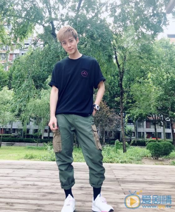 李唯枫穿搭写真 李唯枫高清写真_李唯枫高清剧照