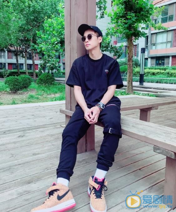 李唯枫小亭写真
