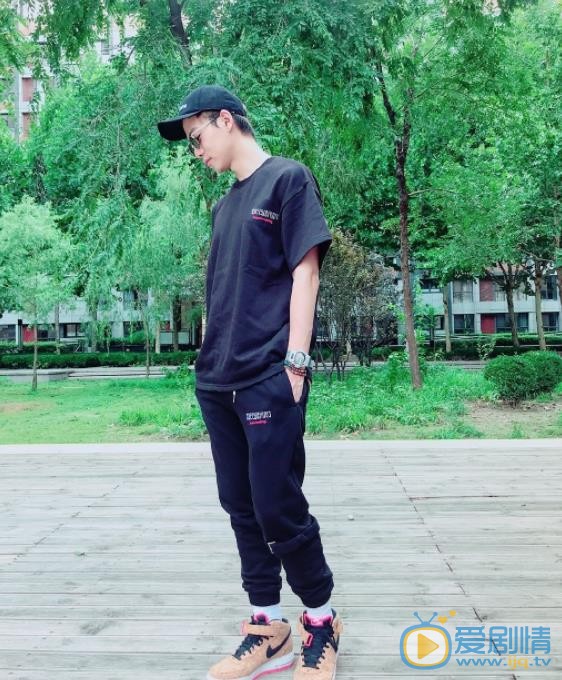 李唯枫穿搭写真 李唯枫高清写真_李唯枫高清剧照