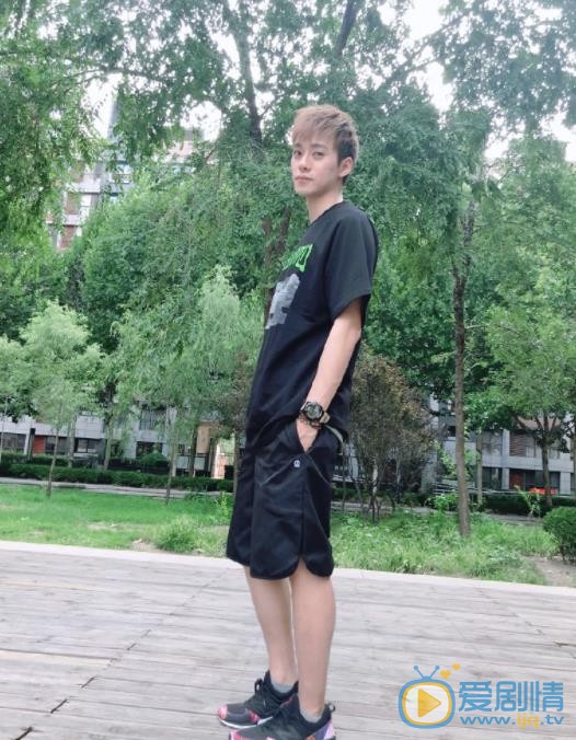 李唯枫穿搭写真 李唯枫高清写真_李唯枫高清剧照
