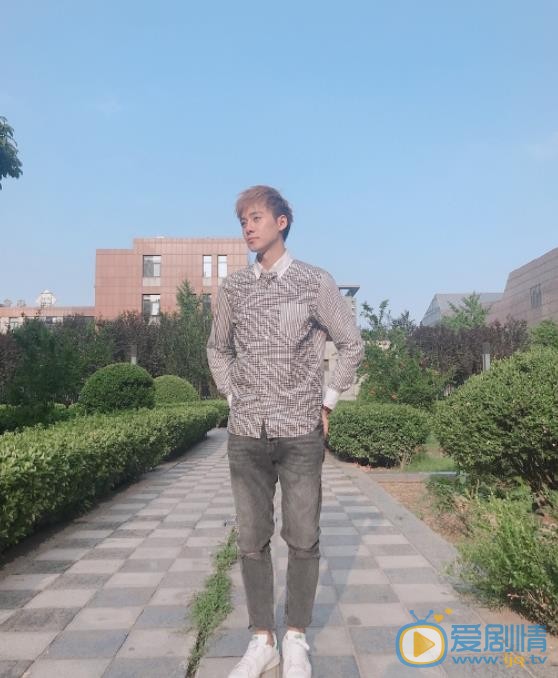 李唯枫穿搭写真 李唯枫高清写真_李唯枫高清剧照