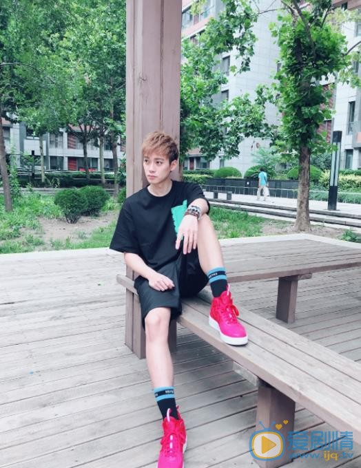 李唯枫小亭写真 李唯枫高清写真_李唯枫高清剧照