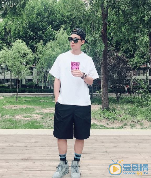 李唯枫穿搭写真 李唯枫高清写真_李唯枫高清剧照