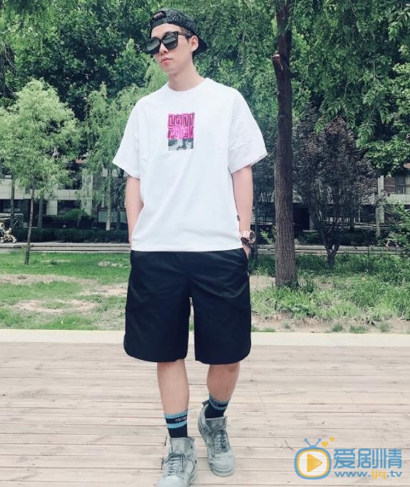 李唯枫穿搭写真 李唯枫高清写真_李唯枫高清剧照