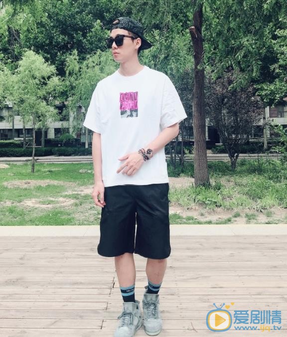 李唯枫穿搭写真 李唯枫高清写真_李唯枫高清剧照
