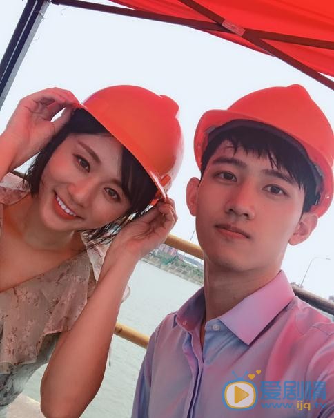 曹琦与人合照 曹琦高清写真_曹琦高清剧照