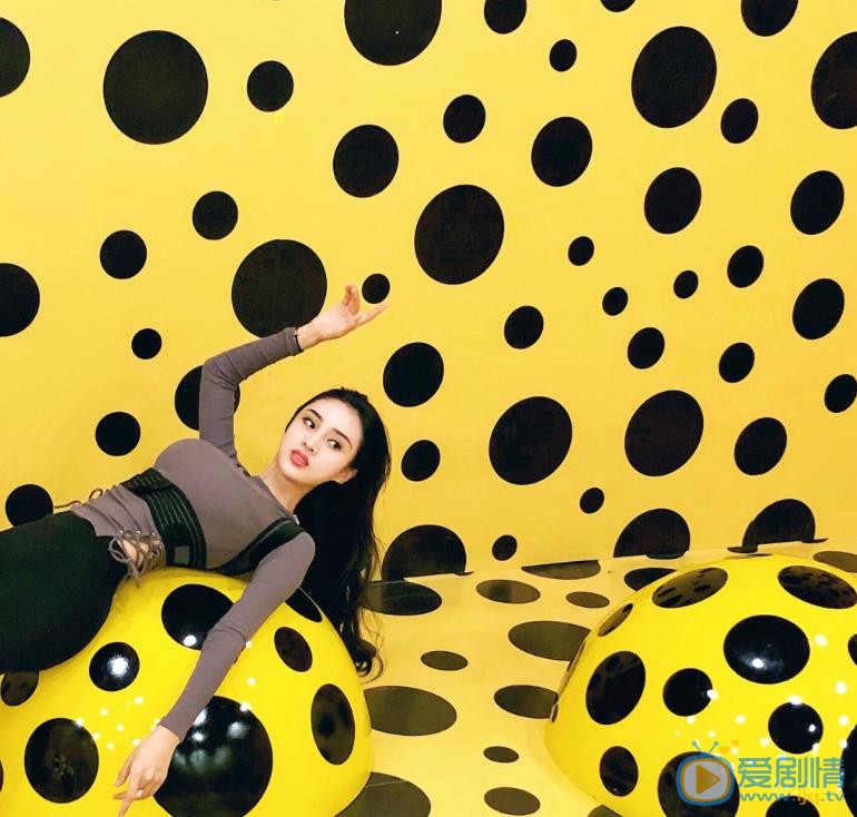 吴春怡气质街拍 吴春怡高清写真_吴春怡高清剧照