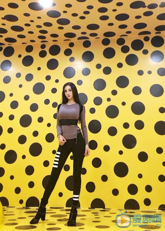 吴春怡气质街拍 吴春怡高清写真_吴春怡高清剧照