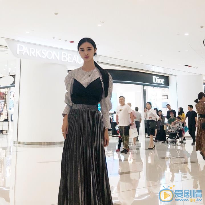 吴春怡气质街拍 吴春怡高清写真_吴春怡高清剧照