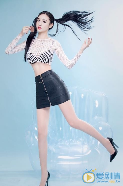 吴春怡甜美写真