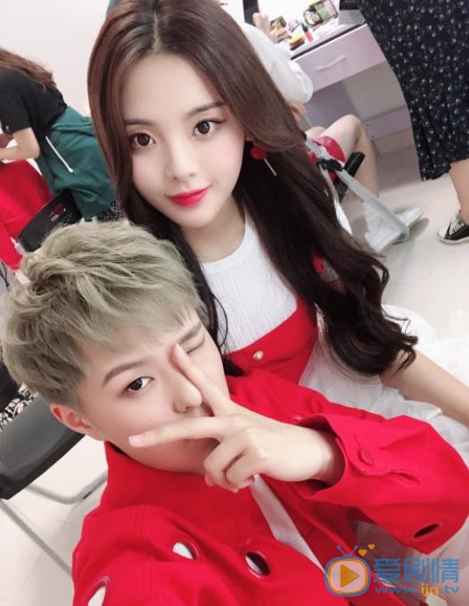 杨芸晴与他人合照 杨芸晴与他人合照