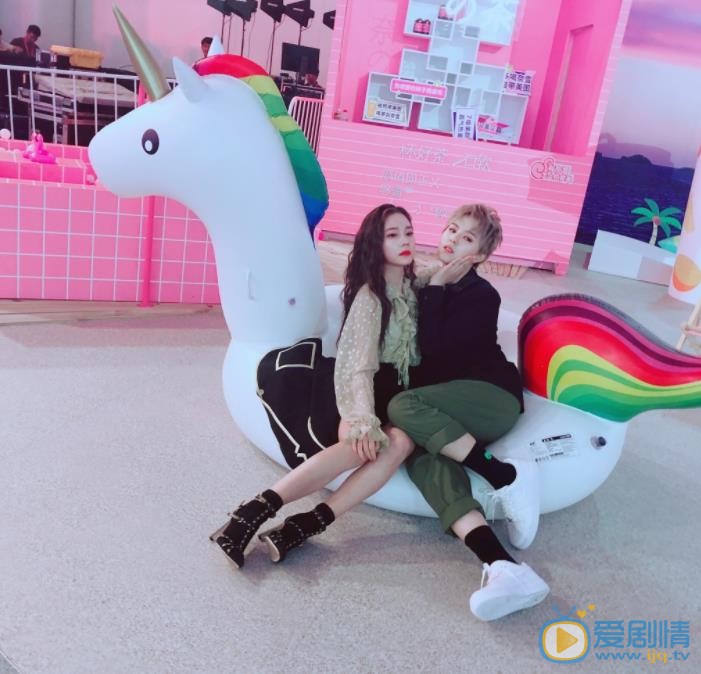 杨芸晴与他人合照 杨芸晴高清写真_杨芸晴高清剧照