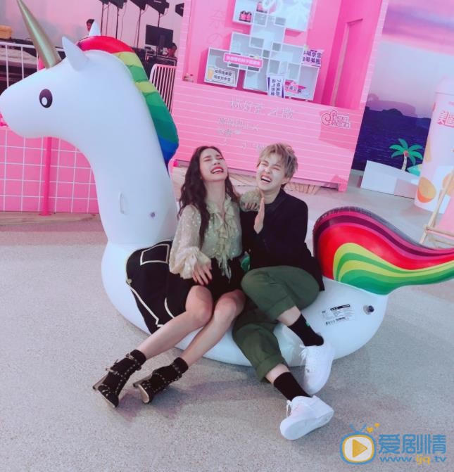 杨芸晴与他人合照 杨芸晴高清写真_杨芸晴高清剧照