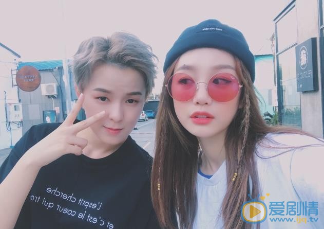 杨芸晴与他人合照 杨芸晴高清写真_杨芸晴高清剧照