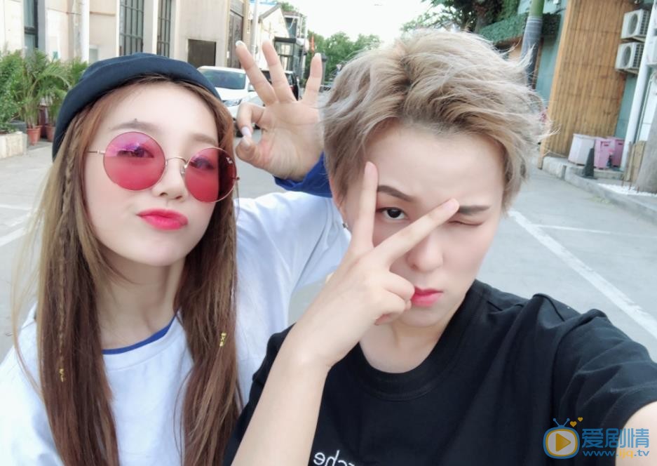 杨芸晴与他人合照 杨芸晴高清写真_杨芸晴高清剧照