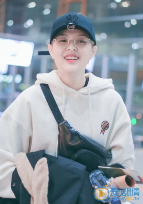 杨芸晴机场照 杨芸晴高清写真_杨芸晴高清剧照