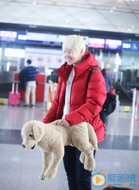 杨芸晴机场照 杨芸晴高清写真_杨芸晴高清剧照