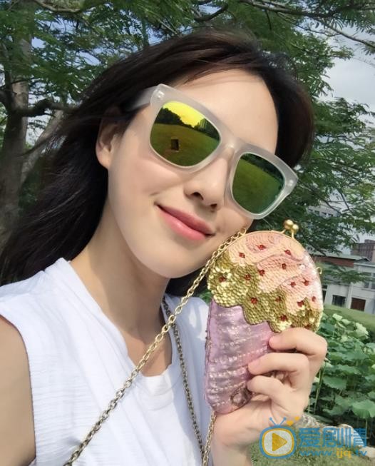 房思瑜自拍照 房思瑜高清写真_房思瑜高清剧照