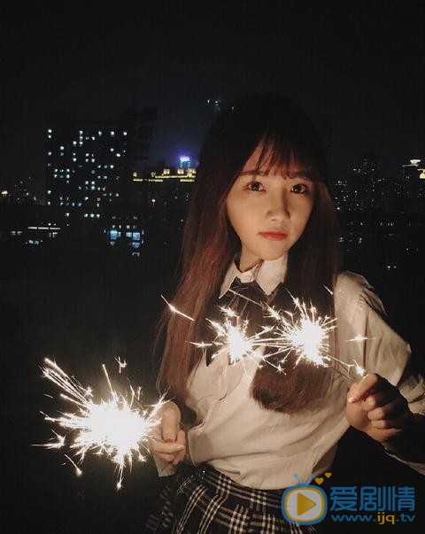 宋昕冉烟花写真 宋昕冉高清写真_宋昕冉高清剧照