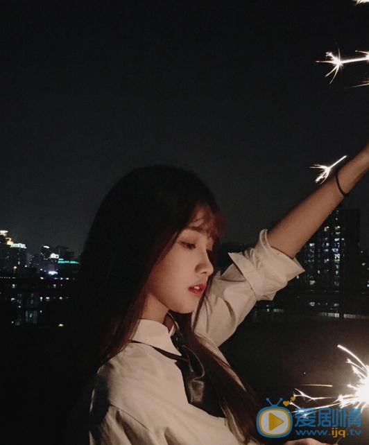 宋昕冉烟花写真 宋昕冉高清写真_宋昕冉高清剧照