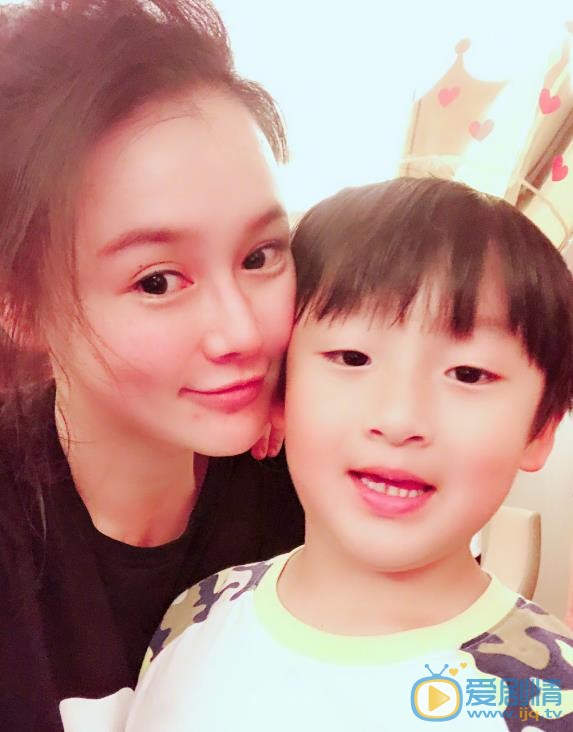 冉莹颖全家福 冉莹颖高清写真_冉莹颖高清剧照