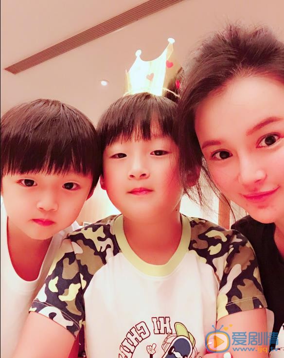 冉莹颖全家福 冉莹颖高清写真_冉莹颖高清剧照