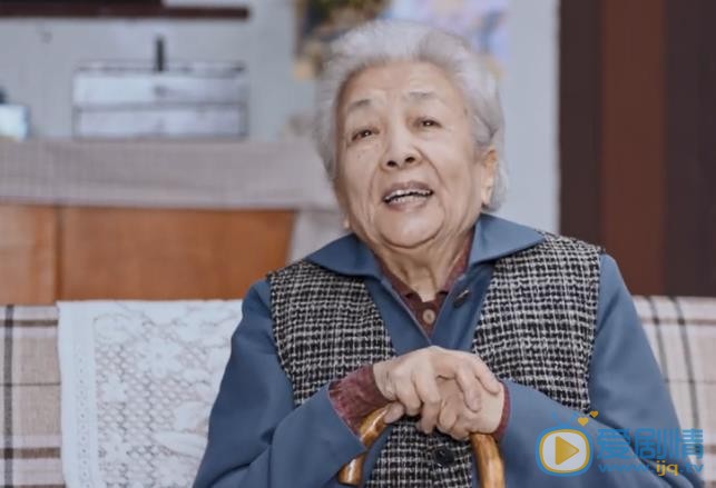 我们的四十年冯都的奶奶第几集死的？冯都的奶奶是怎么死的？