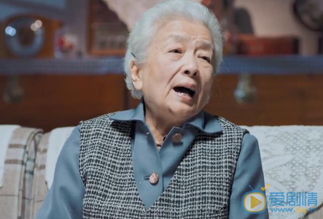 我们的四十年冯都的奶奶第几集死的？冯都的奶奶是怎么死的？