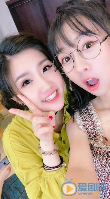 刘木子与人合照 刘木子高清写真_刘木子高清剧照