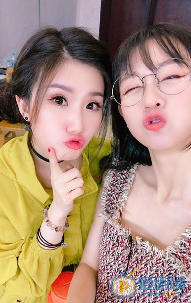 刘木子与人合照 刘木子高清写真_刘木子高清剧照