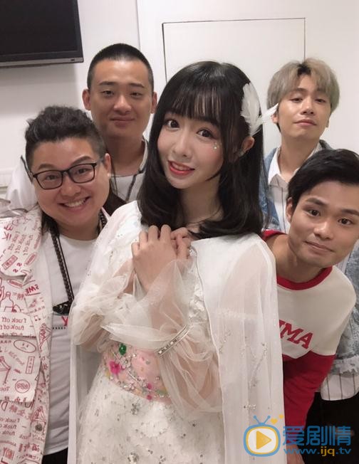 刘木子与人合照 刘木子高清写真_刘木子高清剧照