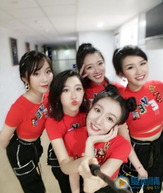 刘木子与人合照 刘木子高清写真_刘木子高清剧照