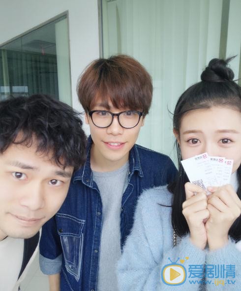 刘木子与人合照 刘木子高清写真_刘木子高清剧照