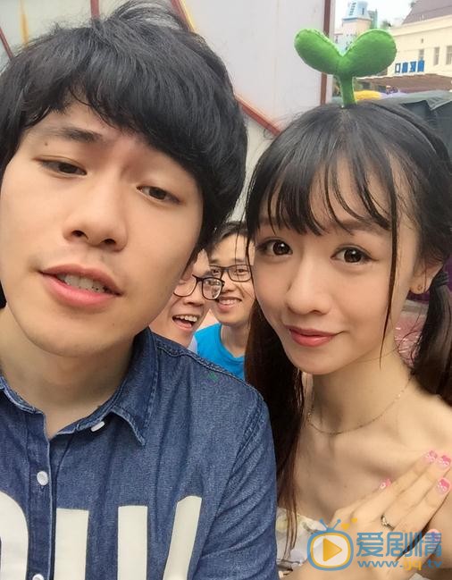 刘木子与人合照 刘木子高清写真_刘木子高清剧照