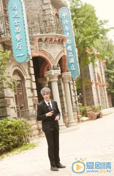 居来提灰发写真 居来提高清写真_居来提高清剧照