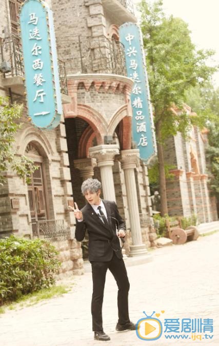 居来提灰发写真 居来提高清写真_居来提高清剧照