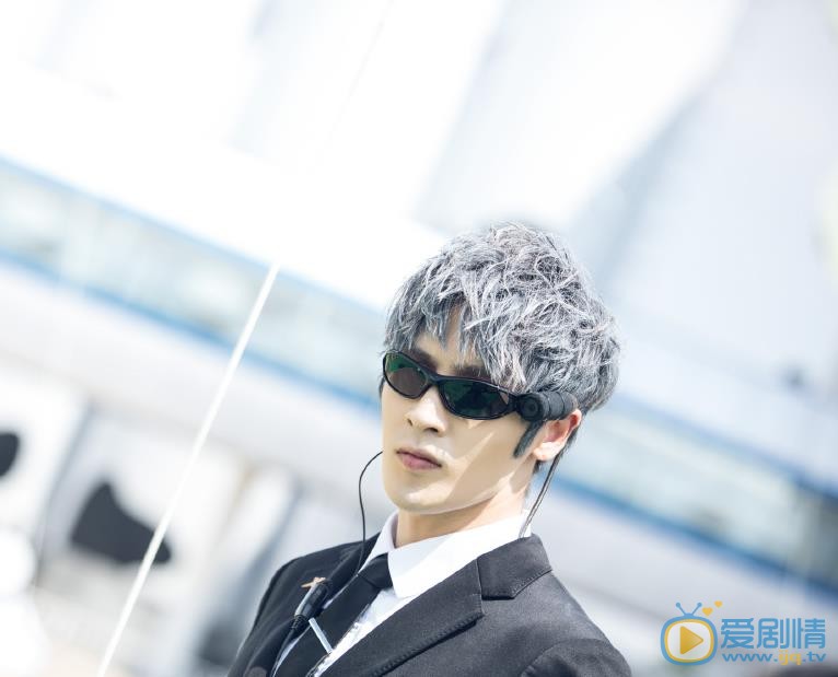 居来提灰发写真 居来提高清写真_居来提高清剧照