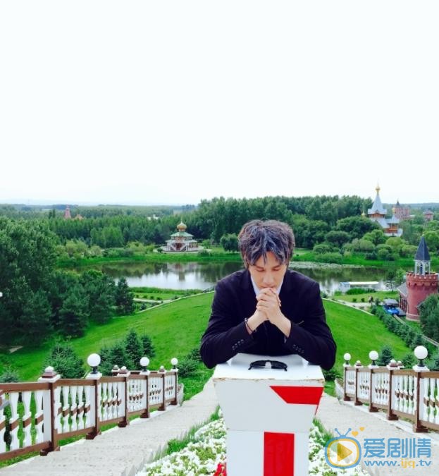居来提灰发写真 居来提高清写真_居来提高清剧照