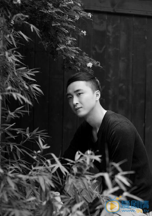 何若鹤黑白大片 何若鹤高清写真_何若鹤高清剧照