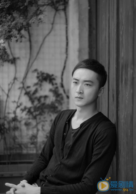 何若鹤黑白大片 何若鹤高清写真_何若鹤高清剧照