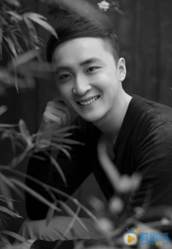 何若鹤黑白大片 何若鹤高清写真_何若鹤高清剧照