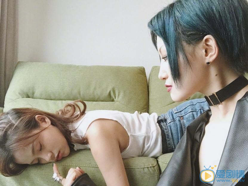 洪潇与人合照 洪潇高清写真_洪潇高清剧照